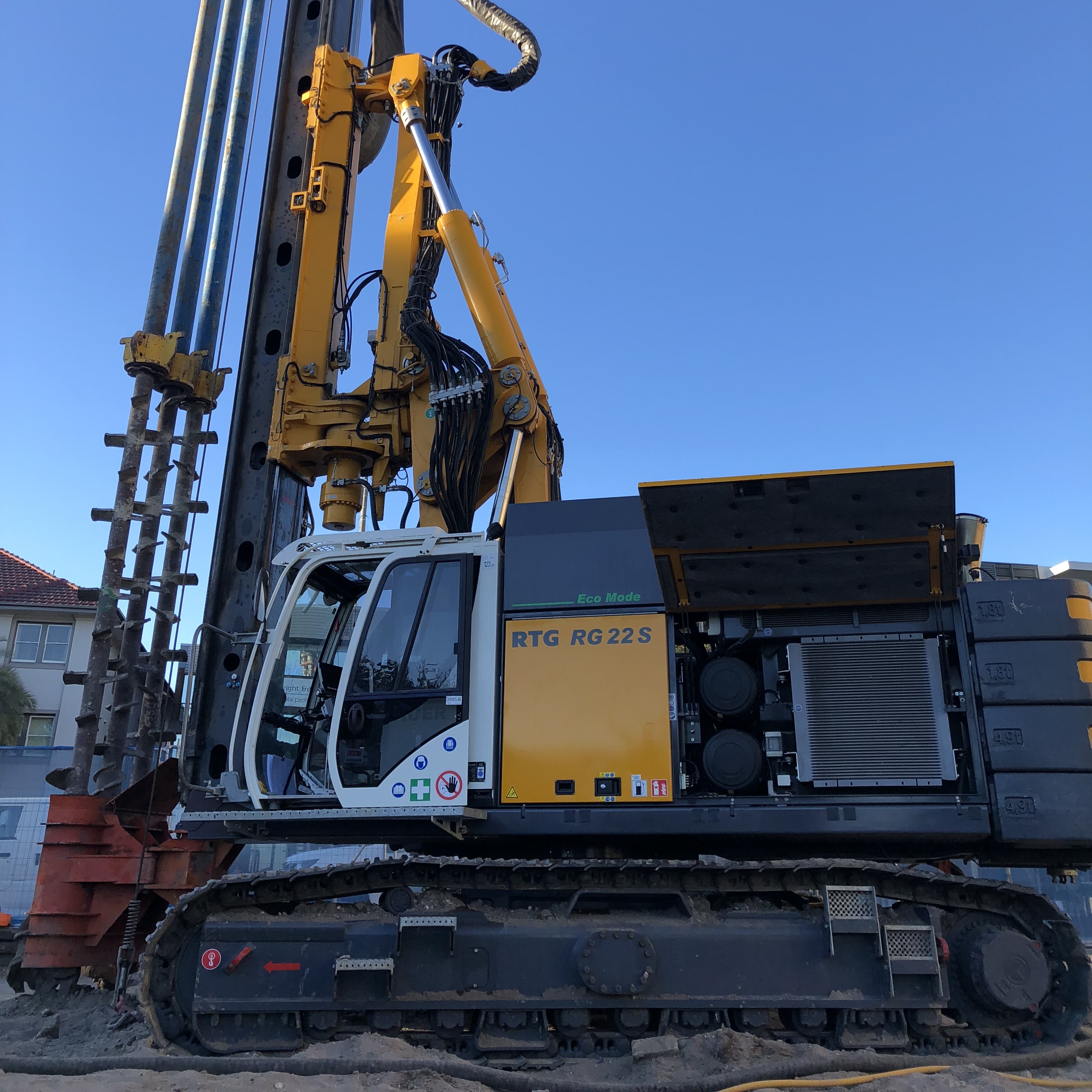 RTG Rammtechnik GmbH: Pile Driver with fixed leader RG 22 S