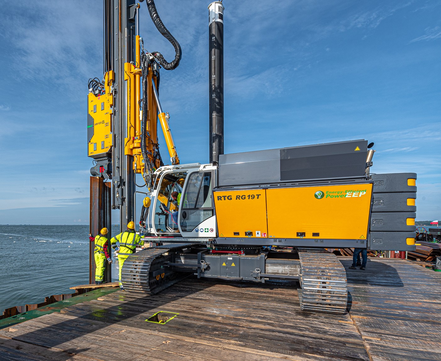 RTG Rammtechnik GmbH: Teleskopmäkler RG 19 T beim Vibrationsrammen