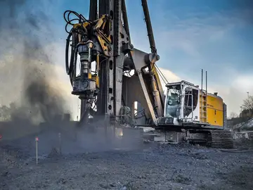 RTG Rammtechnik GmbH - RG Pile Driver in action