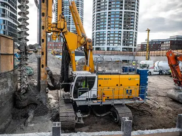 RTG Rammtechnik GmbH: Pile driver with fixed leader RG 27 S