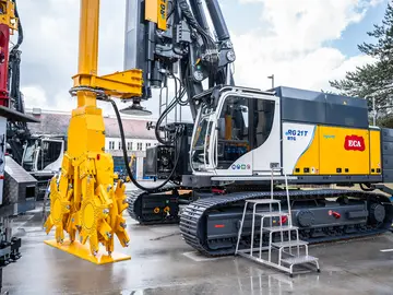 RTG Rammtechnik GmbH: Pile driver with telescopic leader RG 21 T hybrid