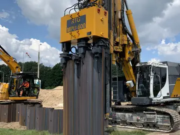 Mäklergeführtes Pressensystem MPU 600 der RTG Rammtechnik